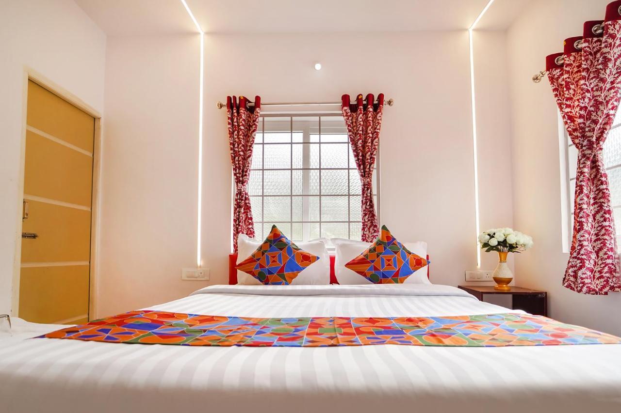 Hotel Fabhotel Season's