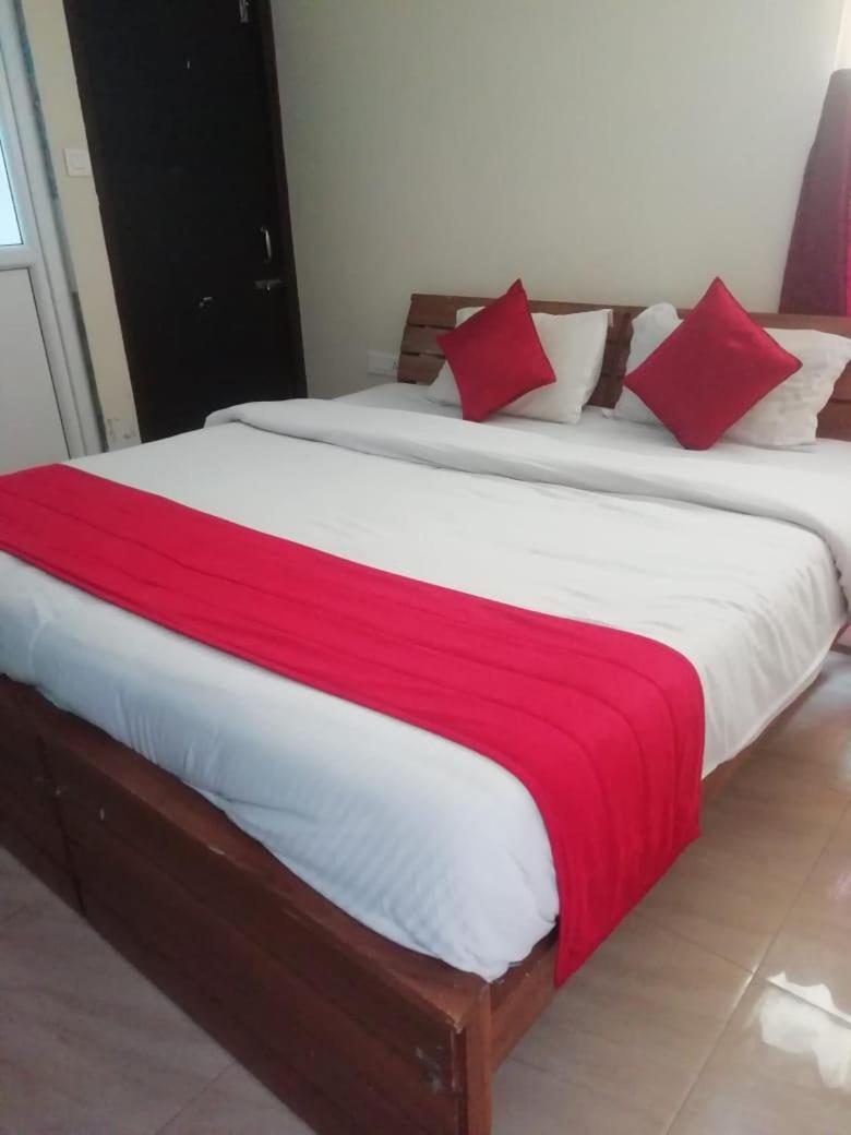 Hotel Queenhill Residency *