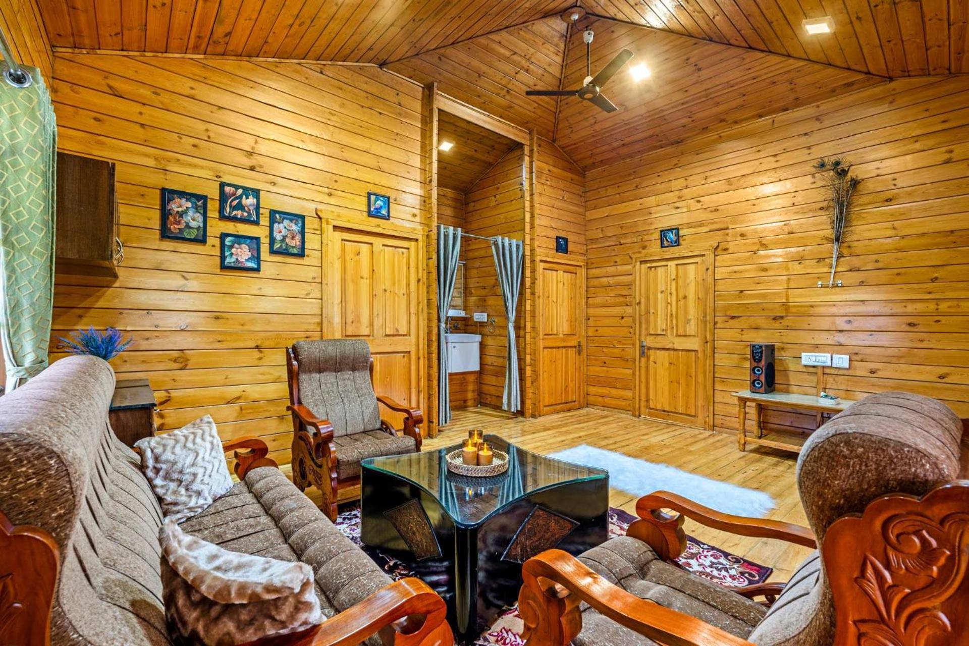 Villa Stayvista At The Woodscapes With Lawn & Views *