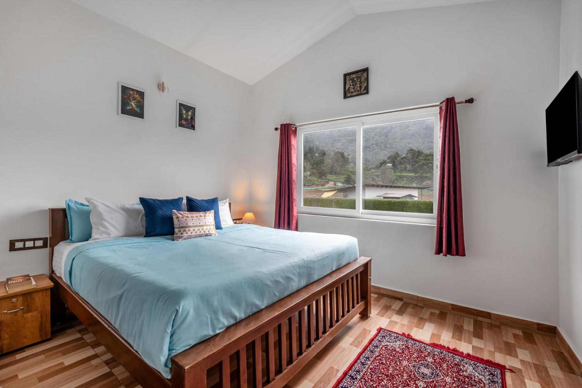 Stayvista At The Woodscapes With Lawn & Views *