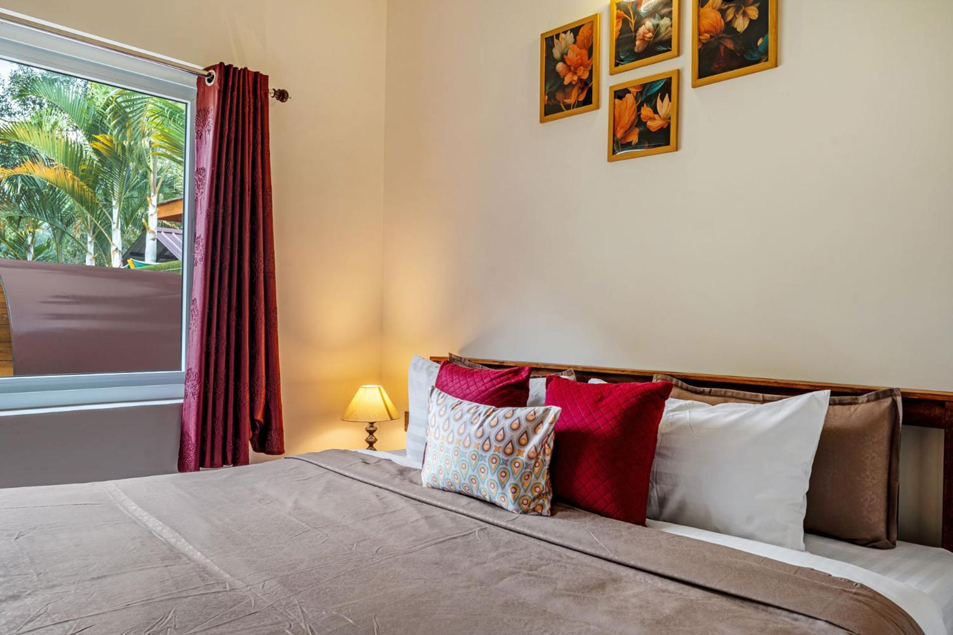 Stayvista At The Woodscapes With Lawn & Views