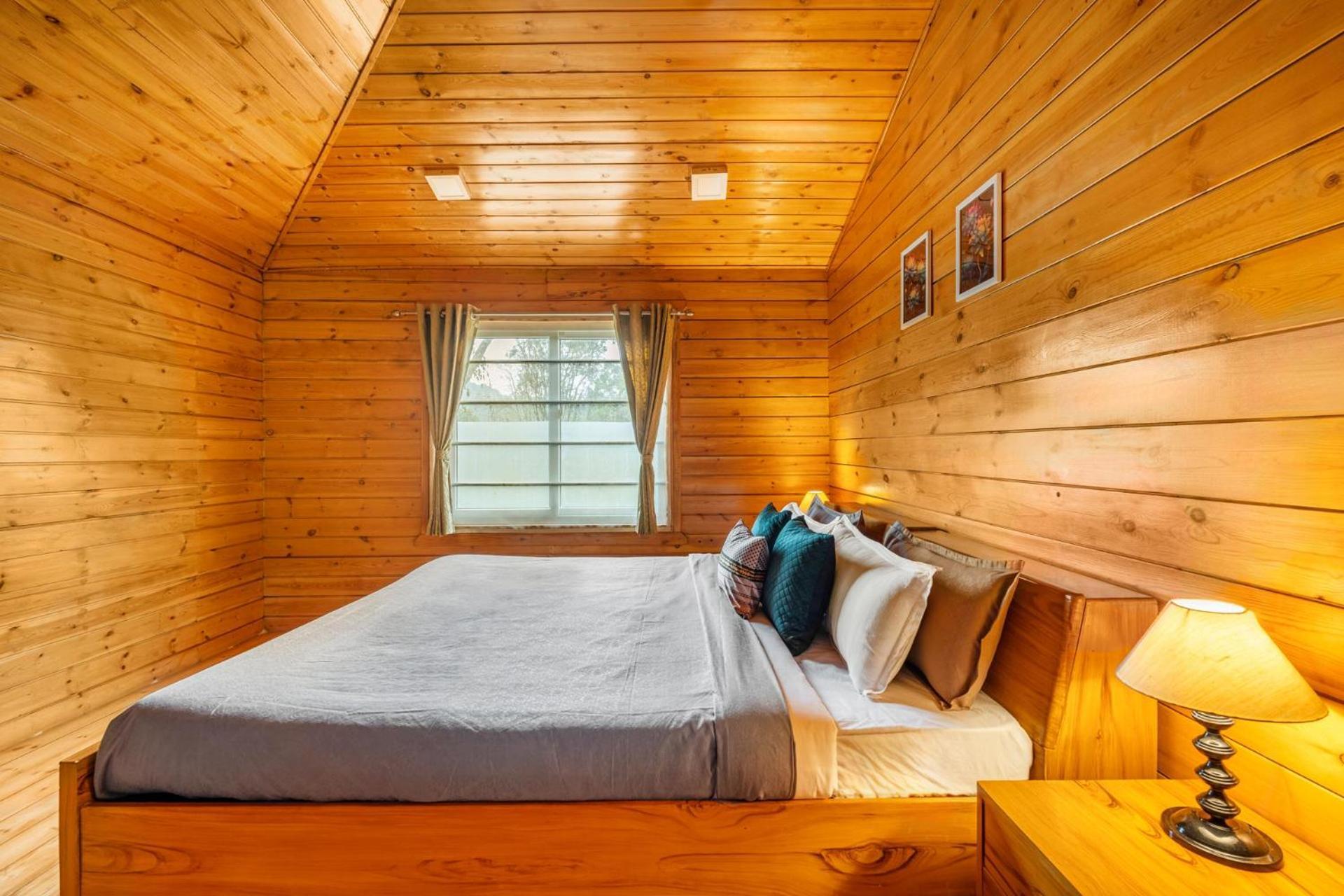 Stayvista At The Woodscapes With Lawn & Views Ooty