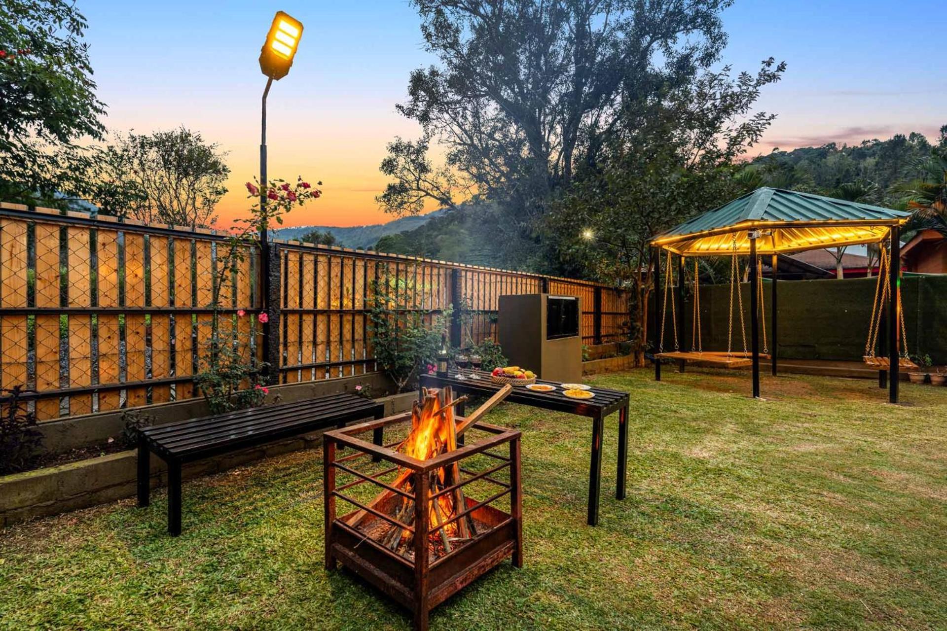 Stayvista At The Woodscapes With Lawn & Views Ooty