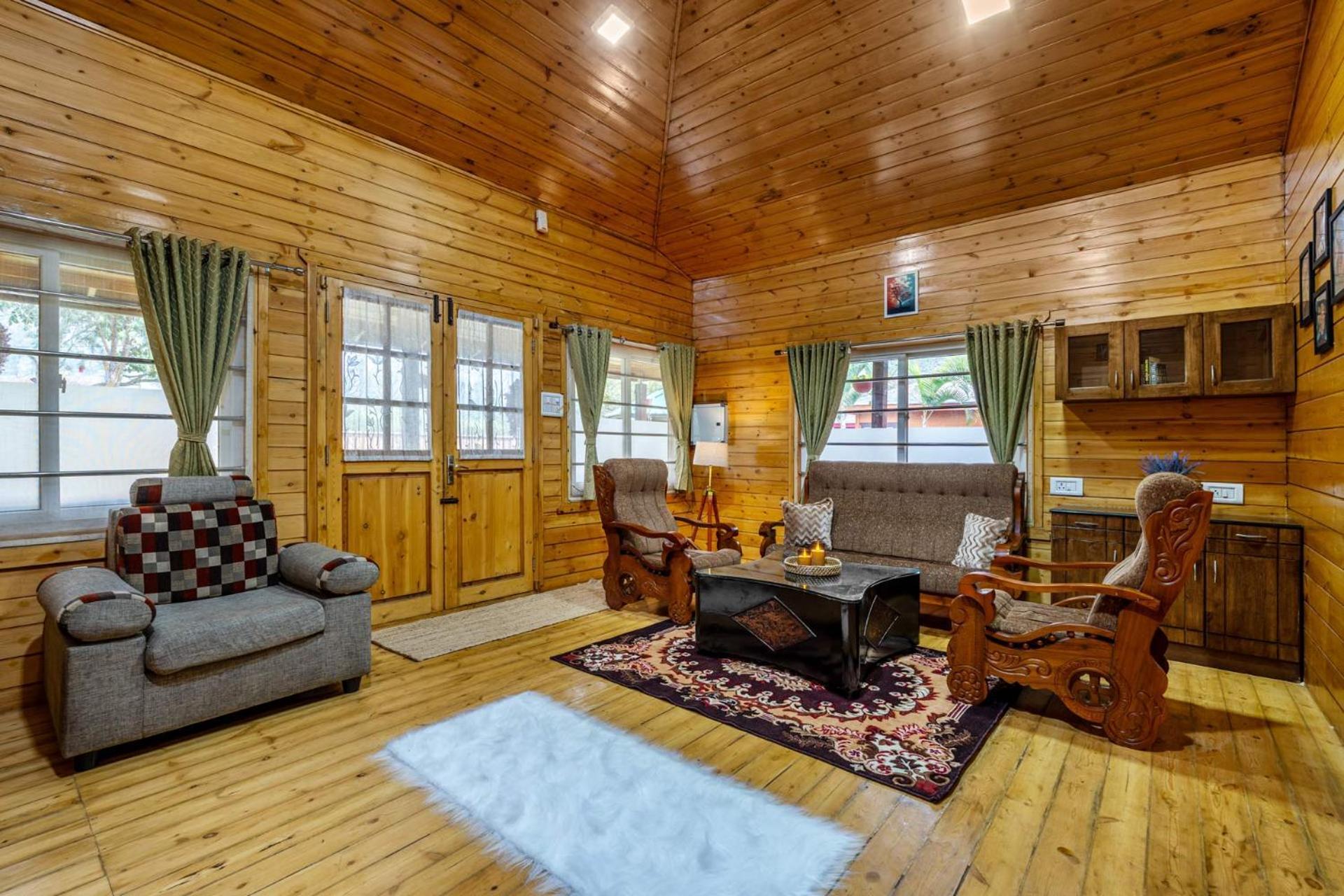 Stayvista At The Woodscapes With Lawn & Views Villa