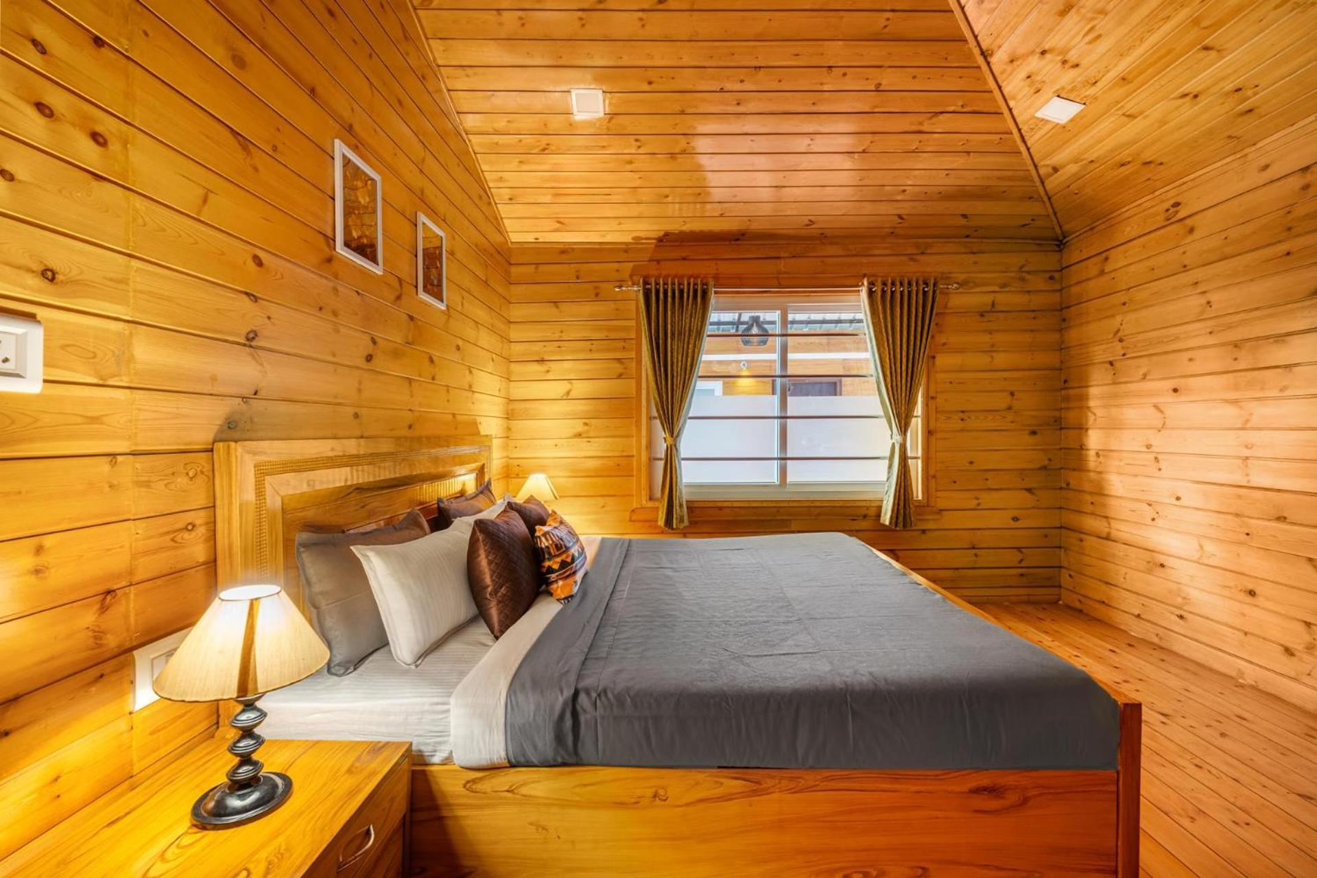 Stayvista At The Woodscapes With Lawn & Views Ooty