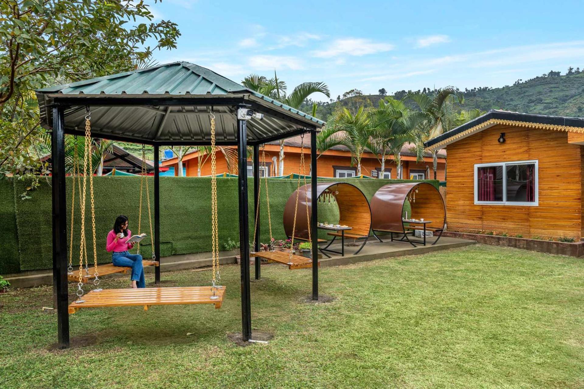 Villa Stayvista At The Woodscapes With Lawn & Views