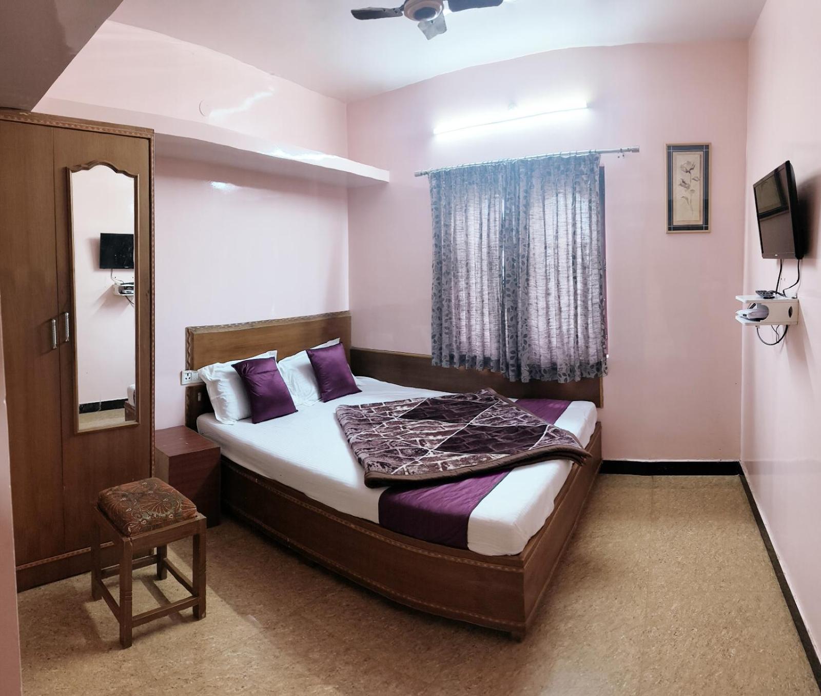 Snr & Hotel Ooty