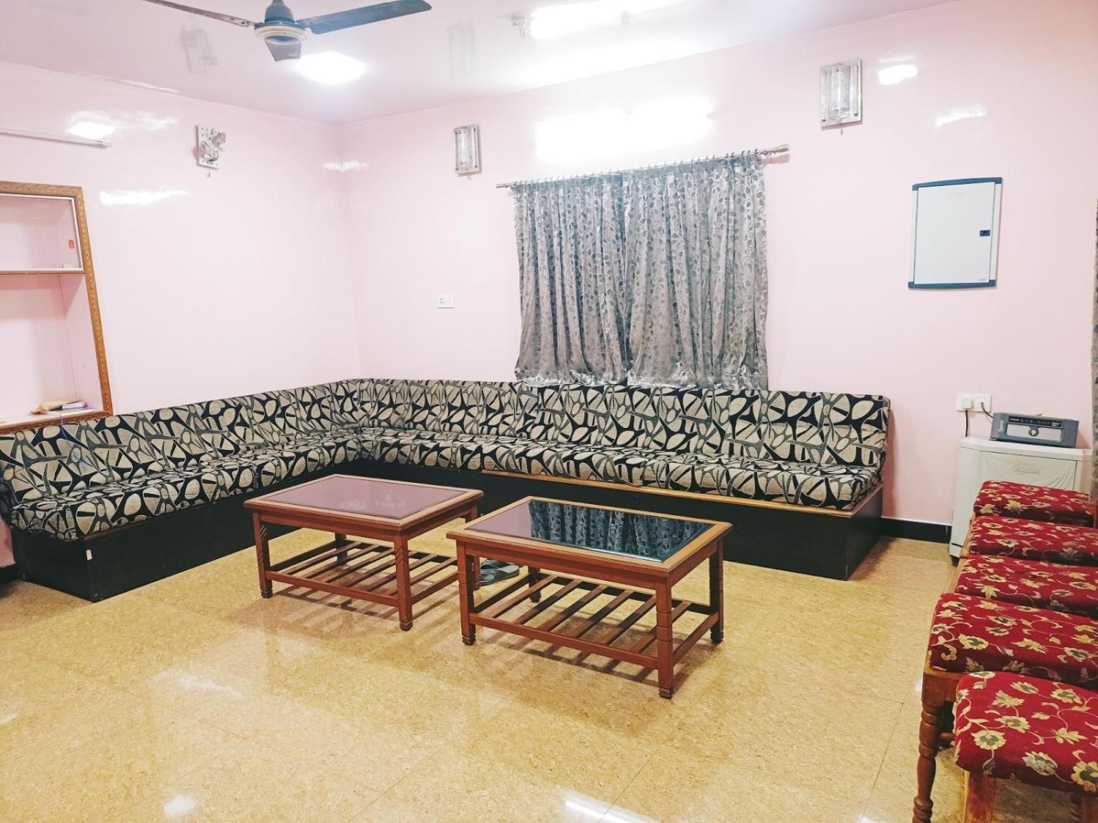 Hotel Snr & Ooty