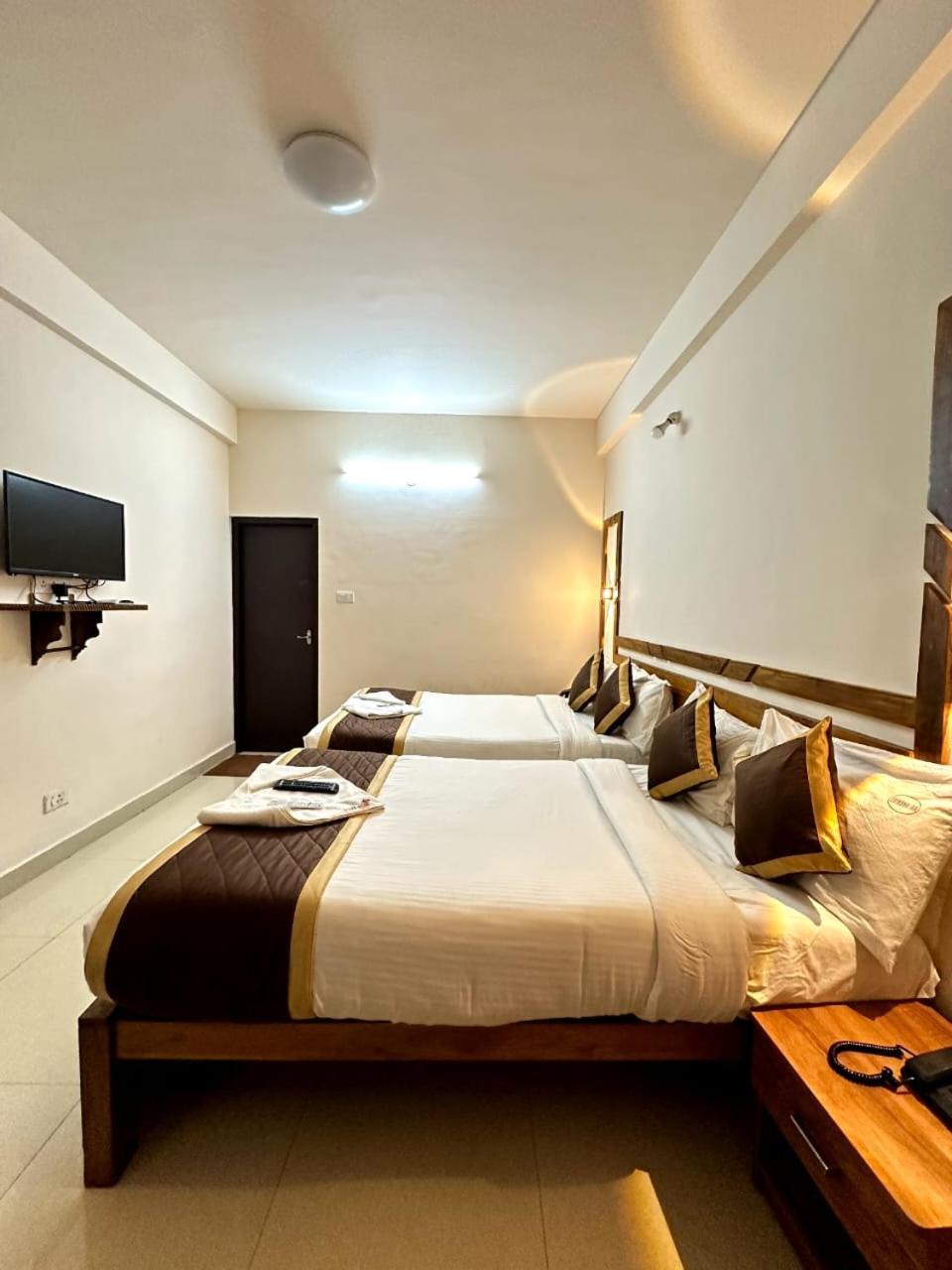 Hotel Sviksha By Lexstays 3*