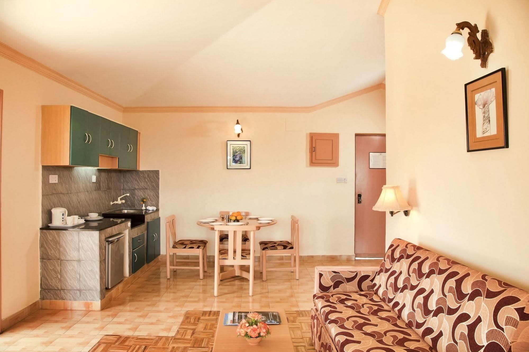 Sterling Fern Hill Resort 5*