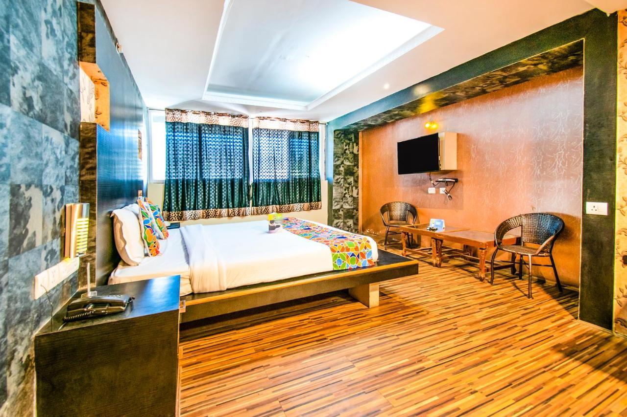 Hotel Fabhotel De Santosh Residency Ettines Road 3*