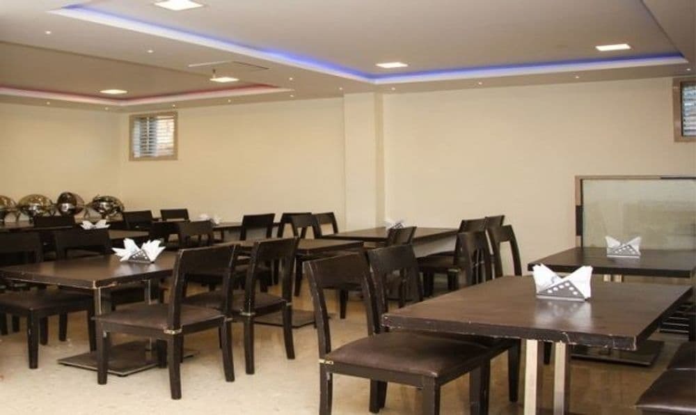 Fabhotel De Santosh Residency Ettines Road Hotel Ooty
