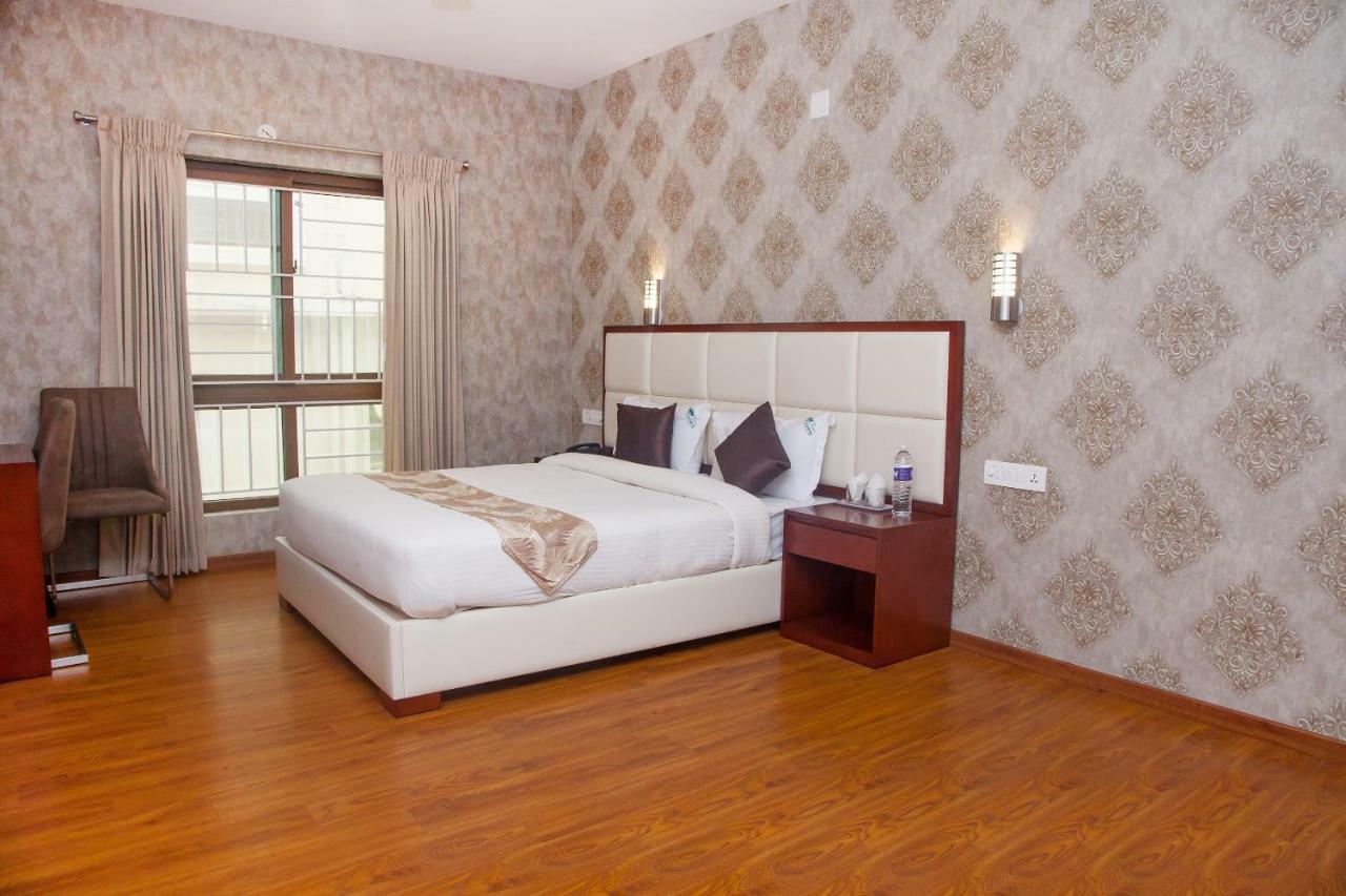 Oyo 16773 Hillcrest Metro Hotel