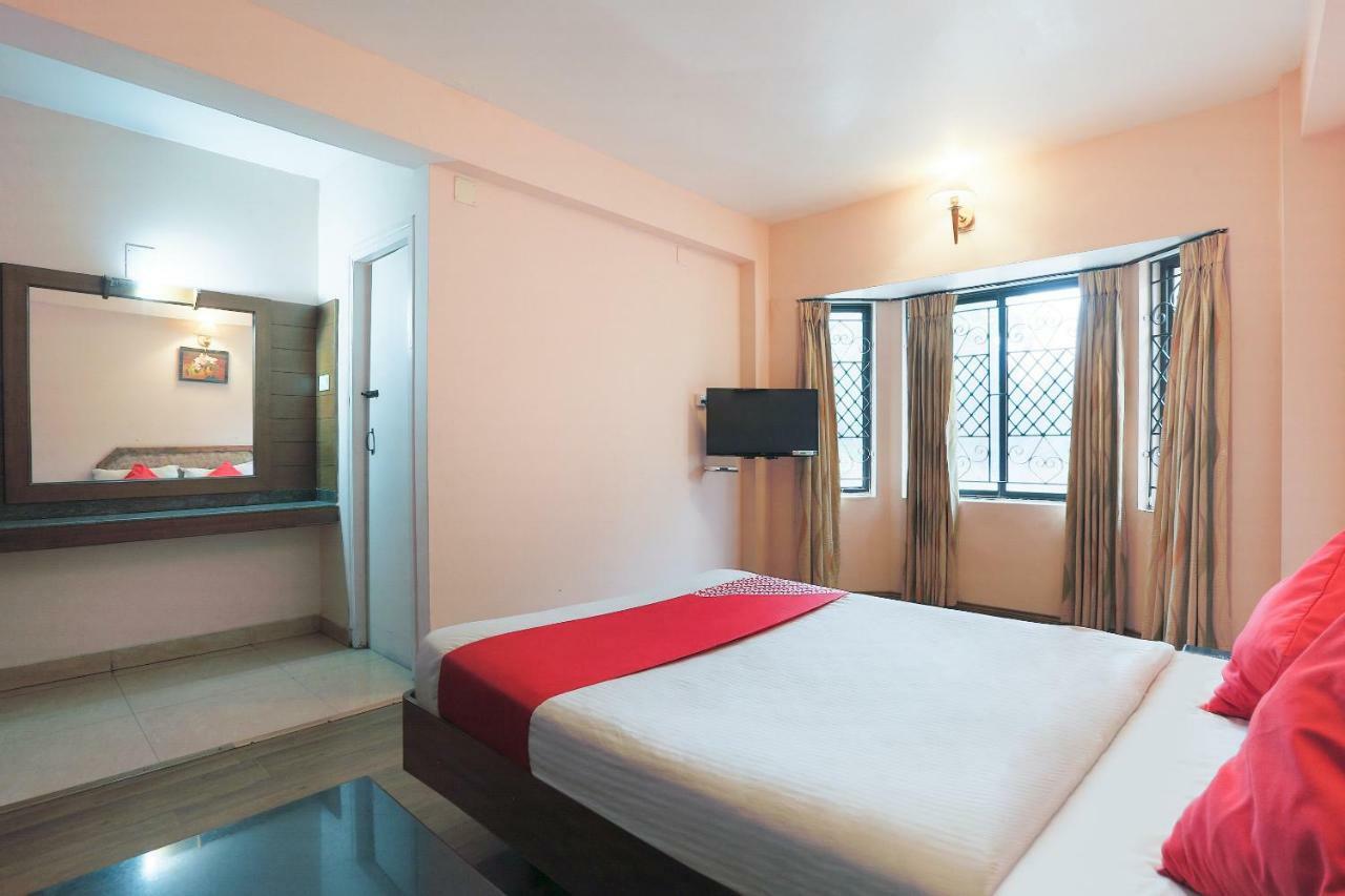 Oyo 48910 Blue Bird Deluxe Hotel