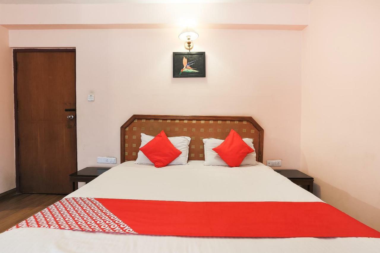 Oyo 48910 Blue Bird Deluxe Hotel