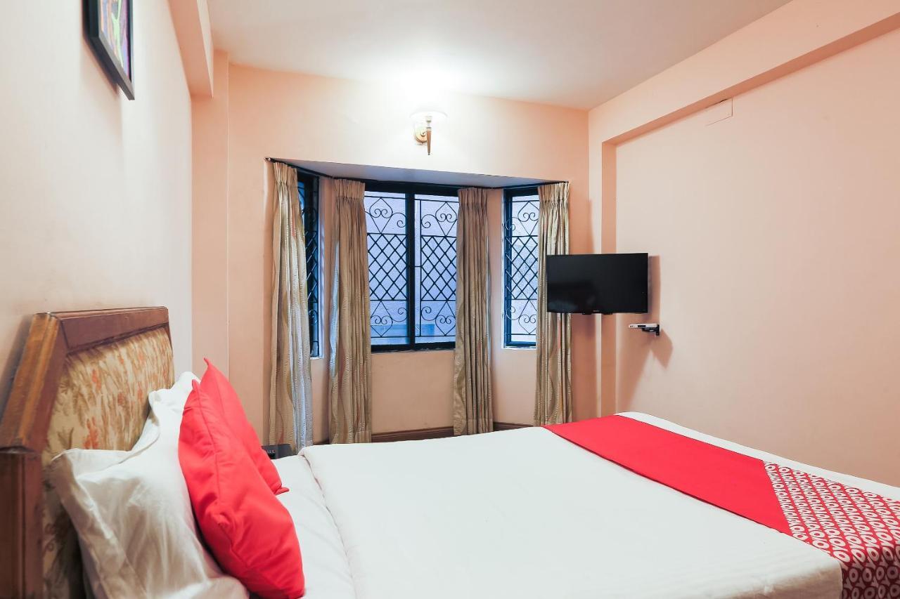 Oyo 48910 Blue Bird Deluxe Hotel