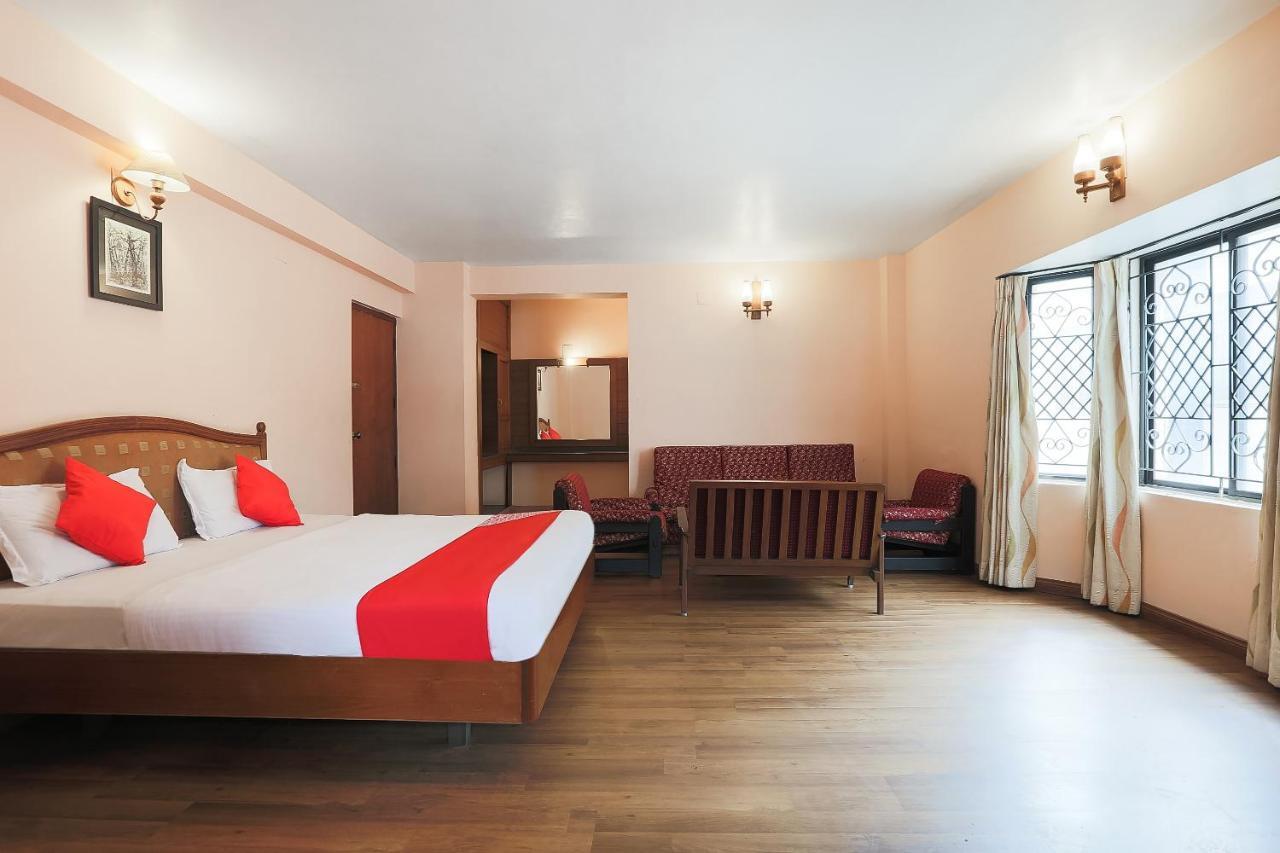 Hotel Oyo 48910 Blue Bird Deluxe Ooty