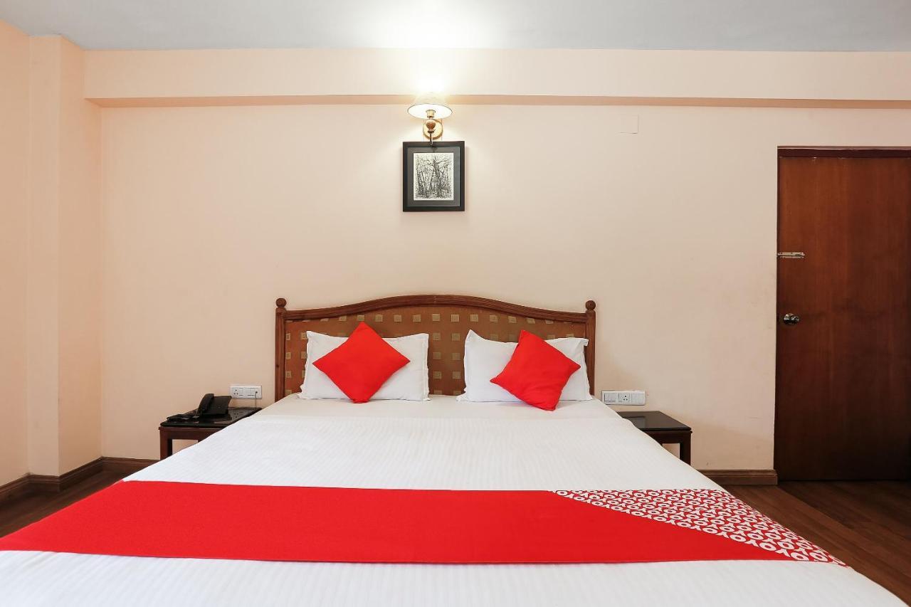 Oyo 48910 Blue Bird Deluxe Hotel