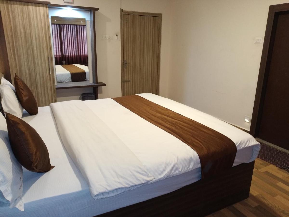 Gangothri Hotel *